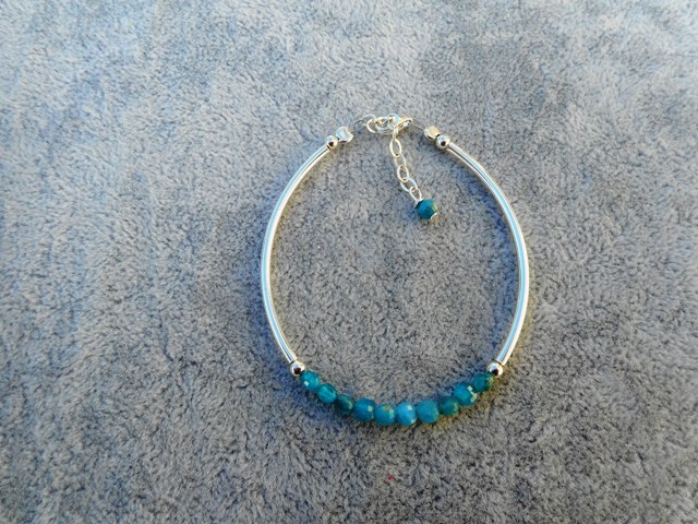 Bracelet demi-jonc Apatite bleue