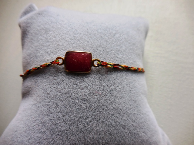 Bracelet rubis serti vermeil sur cordon