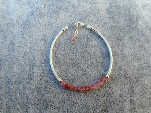 Bracelet demi-jonc quartz rose 