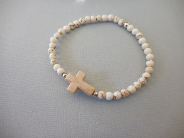 Bracelet Magnésite blanche 4 mm croix